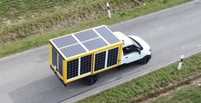 Esta furgoneta eléctrica solar puede circular 5.000 kilómetros extra cada año gracias al sol