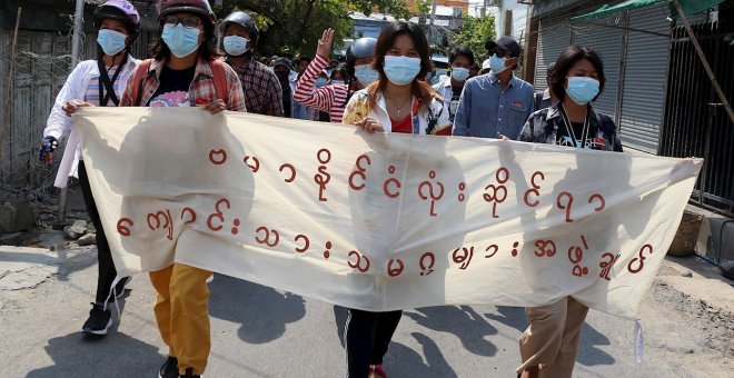 La junta militar arrastra a Myanmar a la "edad de piedra mediática"