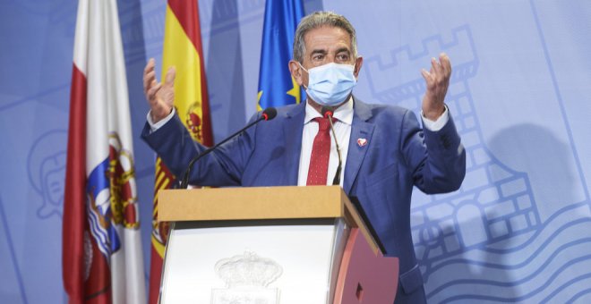 Revilla pide vacunarse este martes con AstraZeneca como muestra de "tranquilidad", pero se lo deniegan por tener 78 años