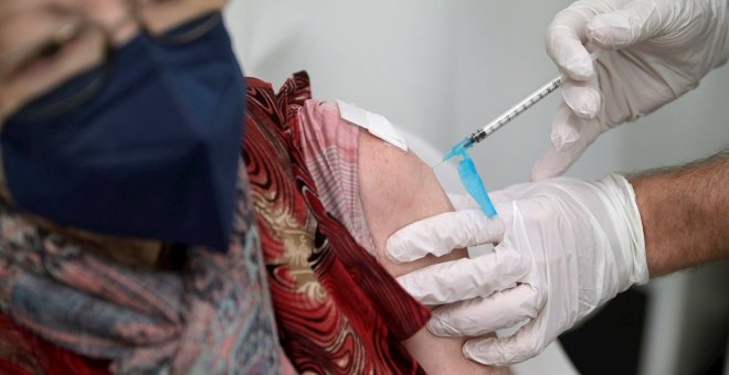 Más de 10 millones de personas ya han recibido la primera dosis de la vacuna contra la covid-19 en España