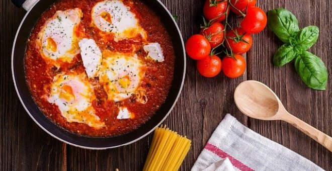 Pato confinado - Receta de shakshuka: huevos con salsa de tomate