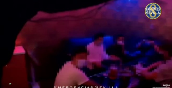 La policía de Sevilla precinta un karaoke en el que había 81 personas, varios menores de edad