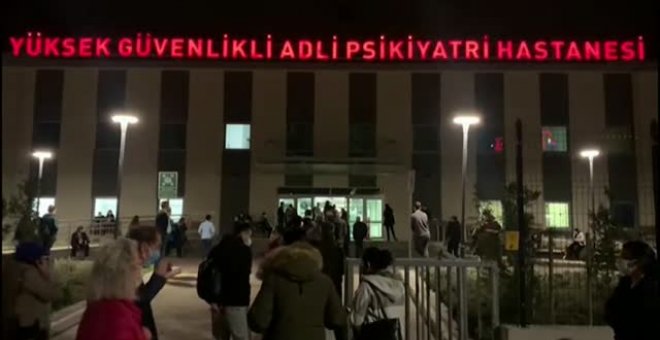 Colas en Ankara para vacunarse tras el anuncio de bajada a 55 años de edad