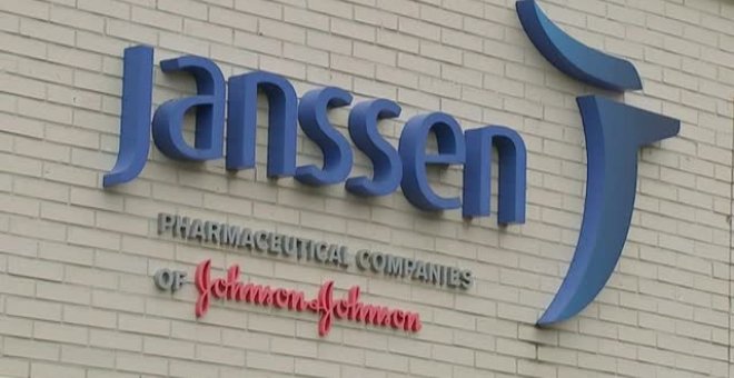 La EMA recomienda seguir vacunando con Janssen pese a encontrar un posible vínculo entre la vacuna y ciertos "trombos inusuales"