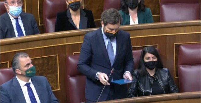 Tenso 'rifirrafe' en el Congreso entre Espinosa, Calvo y Calviño por el cartel de los 'menas'