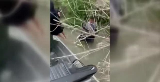 Localizan a dos niños abandonados en la orilla de un río cerca de la frontera de EEUU con México