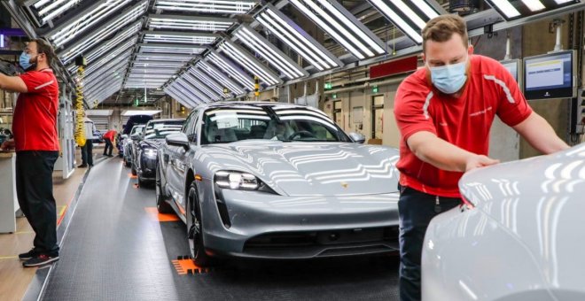 Porsche va con todo: planean una fábrica exclusiva para las baterías de sus coches eléctricos
