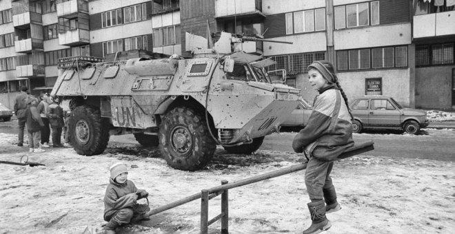 Los niños que jugaban bajo las bombas en Sarajevo se reencuentran con Gervasio Sánchez 30 años después