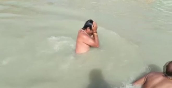 Baños sagrados en el Ganges a pesar de la pandemia