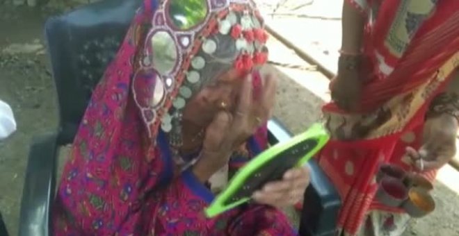 Un hombre de 105 años en India y su mujer de 95 sobreviven al covid tras 10 días en el hospital
