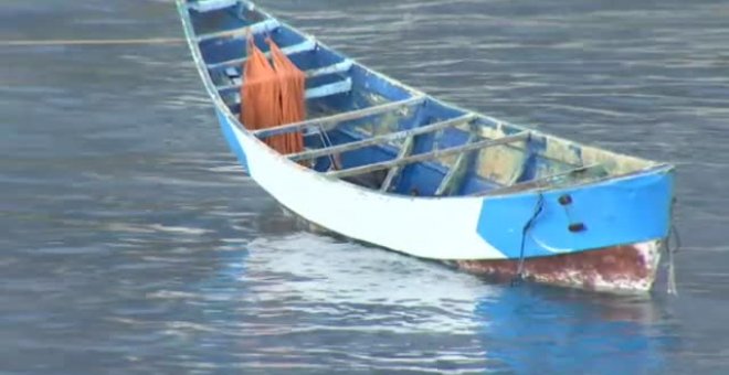 Llegan a puerto los cadáveres de 24 migrantes hallados en una embarcación a la deriva