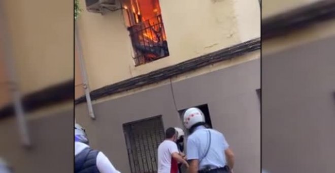Un fallecido en un incendio de una vivienda en Hospitalet de Llobregat