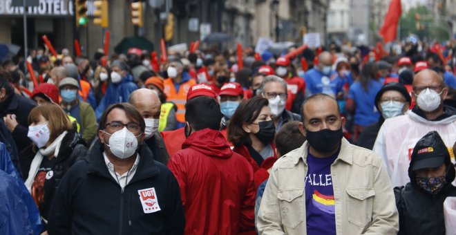 Centenars de persones omplen la Via Laietana per l'1 de Maig i reclamen una sortida "justa" a la crisi