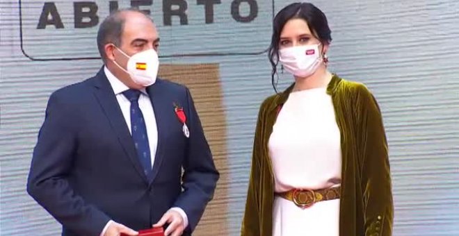 Ainhoa Arteta, Nacho Cano, Nadal y Cristina Cifuentes, condecorados en el acto del Dos de Mayo