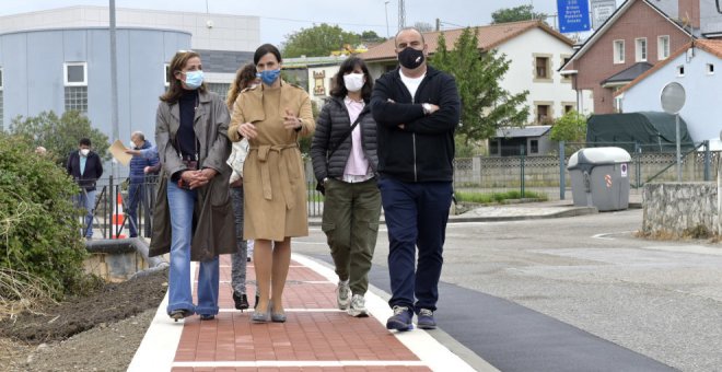 La calle Corceño del barrio San Román cuenta con una nueva acera