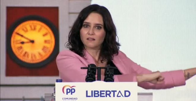 Ayuso tilda en su último mitin de campaña de "hipócritas" a Sánchez e Iglesias y dice que Ciudadanos tenía "querencia de irse hacia la izquierda"
