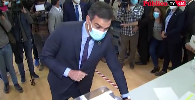 Pedro Sánchez vota en Pozuelo de Alarcón entre aplausos y abucheos