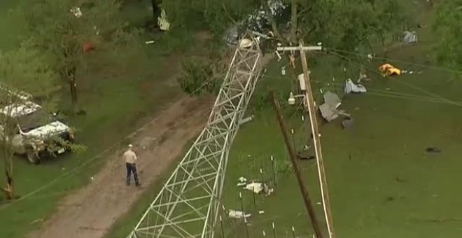 8 heridos y cuantiosos destrozos por varios tornados en Texas y Alabama