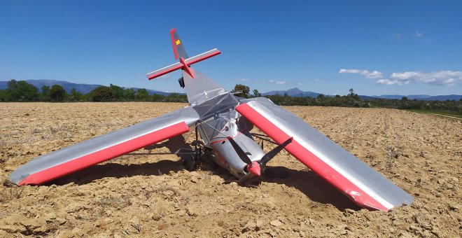 Se estrella una avioneta en Guadalajara con el piloto atrapado en su interior