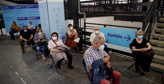 Catalunya prevé comenzar a vacunar contra la covid a personas de entre 40 a 49 años en junio