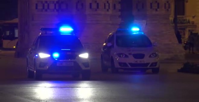 Los Mossos desalojan en Barcelona a 200 jóvenes que celebraban un botellón