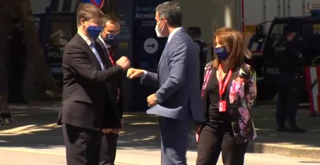 Sánchez se declara a favor de suspender las patentes en la Cumbre Social de la UE en Oporto