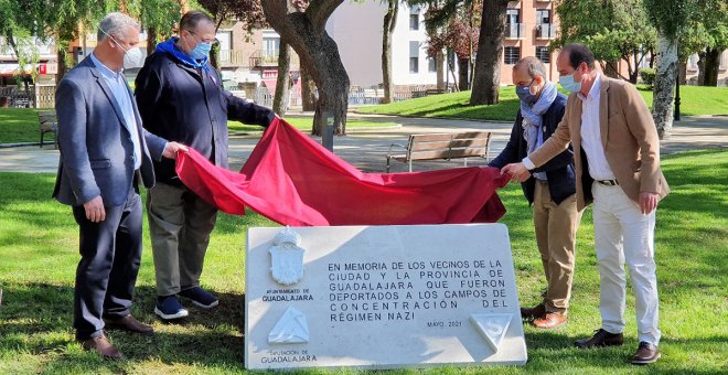 Guadalajara rinde homenaje a sus vecinos deportados a campos nazis y dice adiós a las calles dedicadas a golpistas