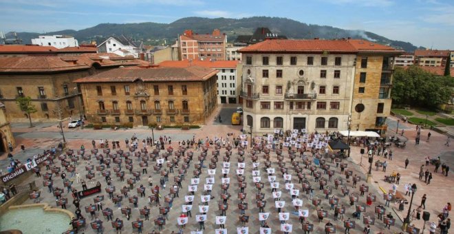 La Xunta pola Defensa de la Llingua Asturiana enllena de corazones el corazón d'Uviéu