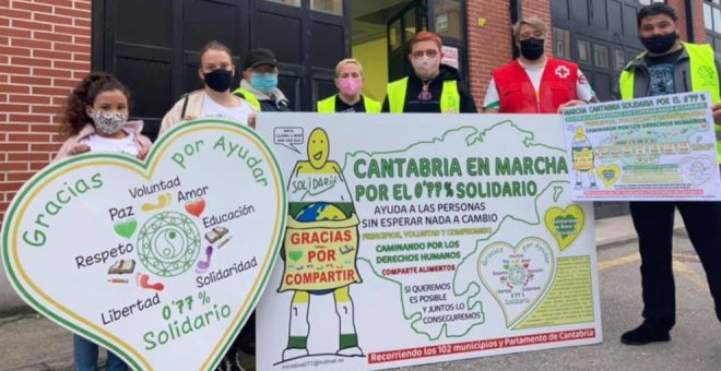 La marcha solidaria por el 0,77% entrega 377 kilos de alimento a Cruz Roja en Santoña