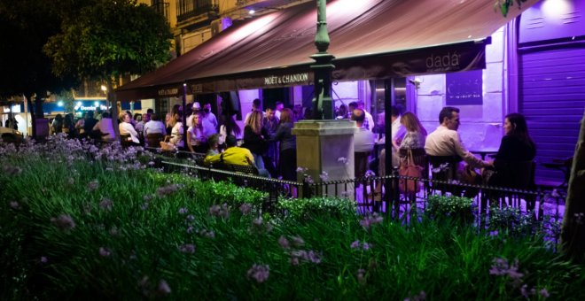 Las fiestas en las calles por el fin del estado de alarma llegan con seis comunidades en riesgo extremo