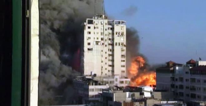 Imágenes de cómo el Ejército israelí bombardea un edificio de 14 plantas en Gaza