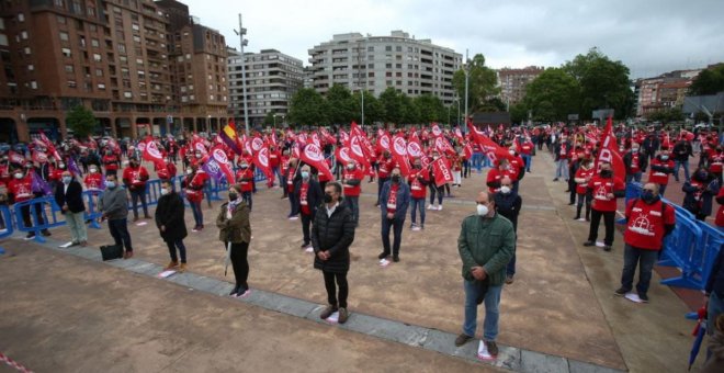 La concentración por el futuro de la industria asturiana, en imágenes