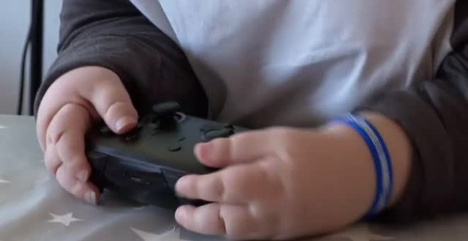 Animan a menores hospitalizados 'conectando' con otros niños a través de cartas y juegos online