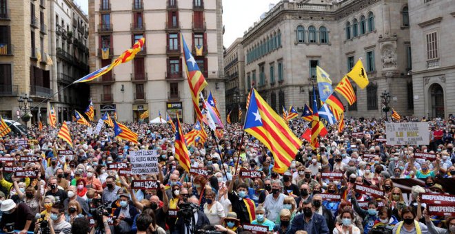 Les entitats independentistes convoquen una mobilització contra la trobada de Sánchez i Macron a Barcelona