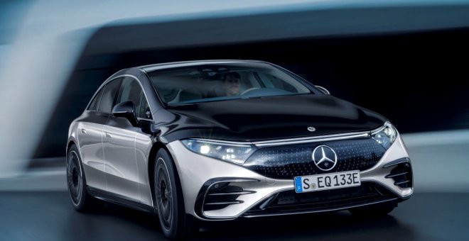 Daimler sabe del reto laboral que supone la entrada en juego de los coches eléctricos