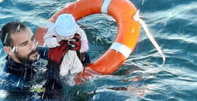 Directo | Los bulos sobre el bebé rescatado en Ceuta por un guardia civil