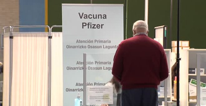 Sanidad vacunará con Pfizer a los menores de 60 que esperan la segunda dosis de AstraZeneca