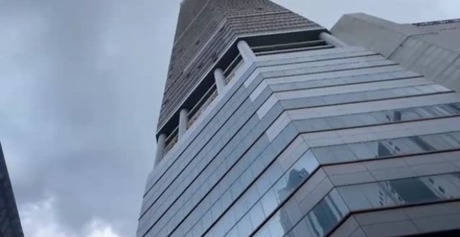 Evacuado un rascacielos chino por un temblor inexplicable