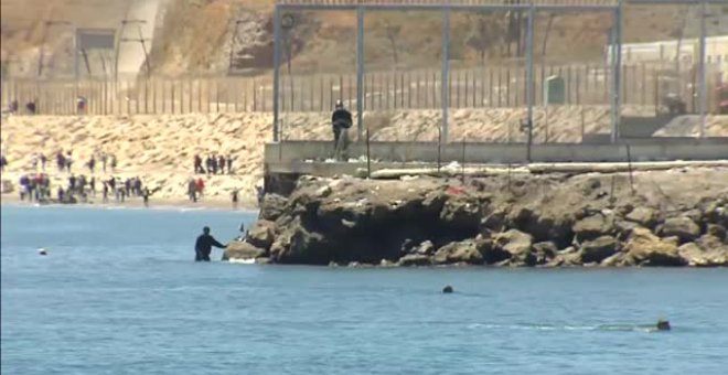 El éxodo masivo se transforma en un goteo constante de migrantes en Ceuta
