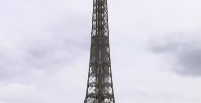 Despliegan un "abismo" virtual bajo la Torre Eiffel