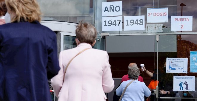 La segunda dosis con AstraZeneca es segura pero la UE apuesta por Pfizer​