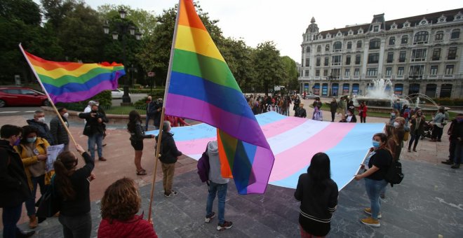 El PSOE planta a XEGA en la firma de la bandera trans