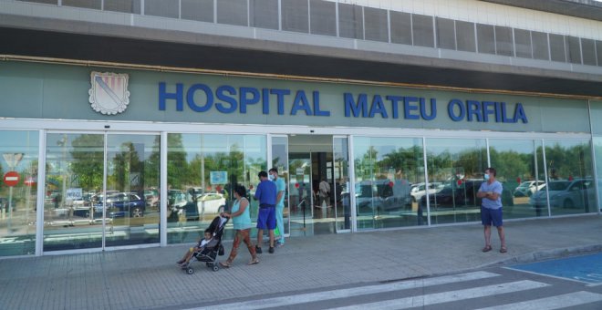 Suspenden seis meses de empleo y sueldo a una doctora de Menorca por críticas a las vacunas