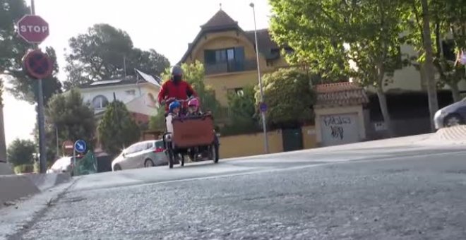 Las bicicletas de carga se ponen de moda en Barcelona como alternativa no contaminante