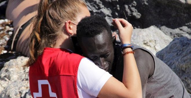El protagonista de la foto del abrazo en Ceuta denuncia a España ante Estrasburgo por su devolución en caliente