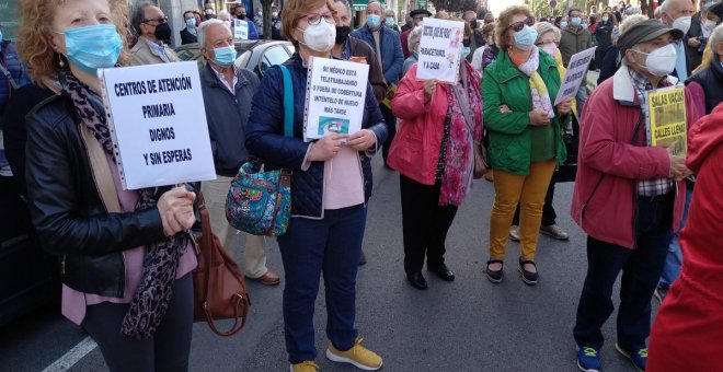 El movimiento vecinal se moviliza a las puertas "del peor centro de salud de Gijón"