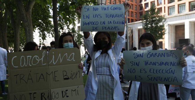 Los MIR se concentran frente al Ministerio de Sanidad para reclamar la elección telemática en tiempo real