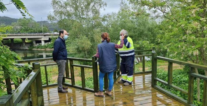 El Ayuntamiento repara los miradores y escaleras de la ribera del Saja-Besaya