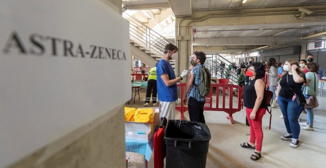 Confusión entre los vacunados y contradicciones de las Administraciones por la segunda dosis de AstraZeneca y otras 4 noticias que debes leer para estar informado hoy, sábado 29 de mayo de 2021