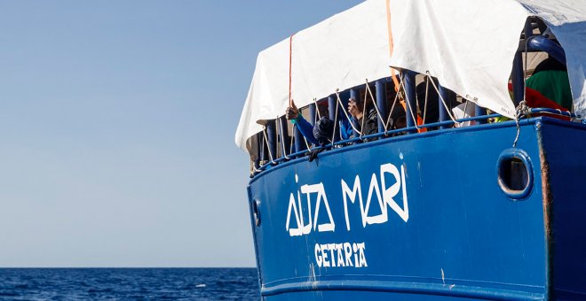 El Aita Mari solicita un puerto seguro para desembarcar tras rescatar a 176 personas en el Mediterráneo